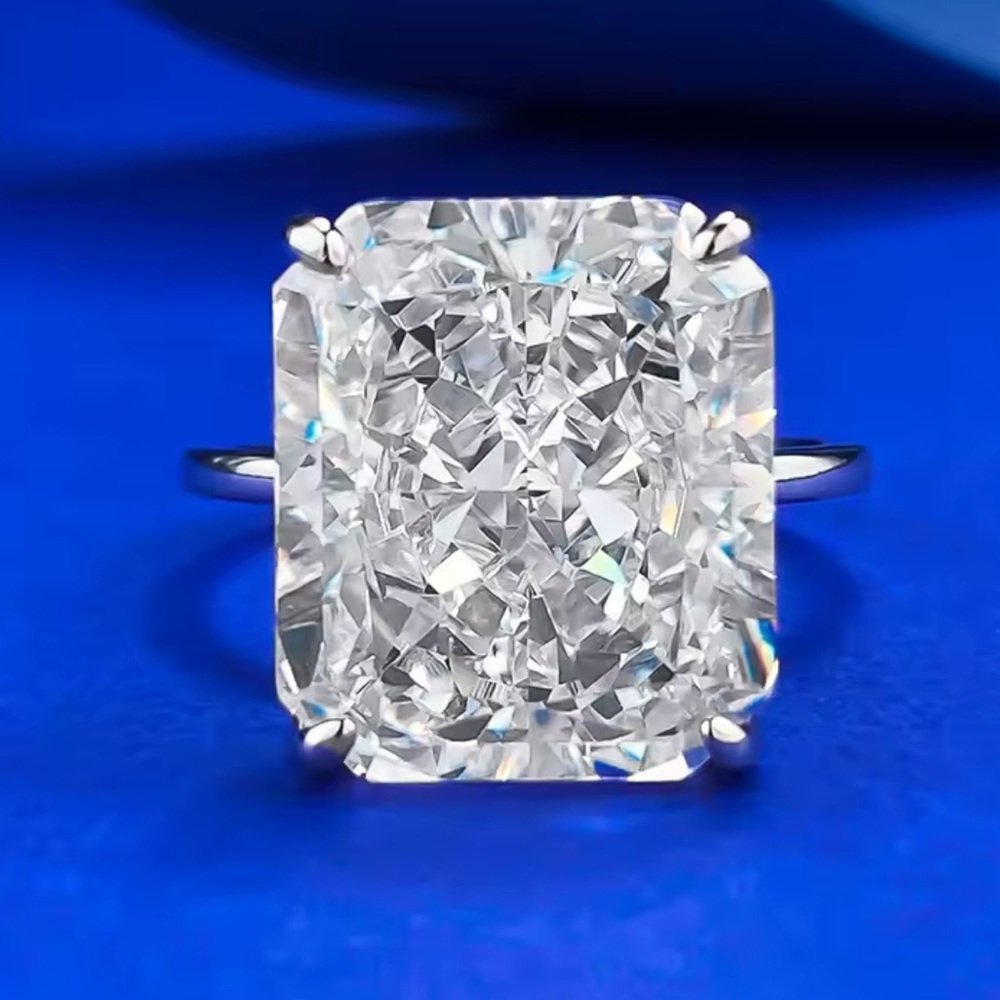 18k 7ct Radiant Cut Ring - Picture 3 of 16